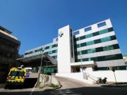 Conmoción en Hospital Regional de Concepción: funcionario se precipita desde tercer piso y cae sobre farmacia
