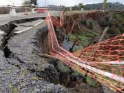 Alerta en Hualqui: Socavón en Camino a La Calle Genera Riesgo para Conductores y Vecinos