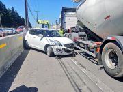 “Noche de sirenas y metal retorcido: violenta colisión entre bus y automóvil paraliza la Ruta 160 en San Pedro de la Paz”