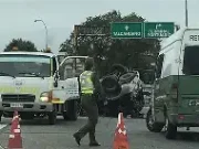 Impactante volcamiento en plena hora punta: accidente paraliza avenida clave en Hualpén