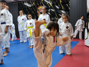 Pequeña, firme y valiente: el primer paso de una futura campeona