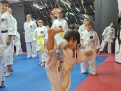 Pequeña, firme y valiente: el primer paso de una futura campeona