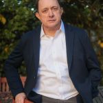 “Parecen edificios de 40 años”: dura arremetida del ministro Poduje por grave deterioro en departamentos sociales de Concepción