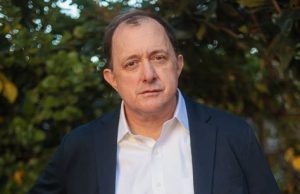 “Parecen edificios de 40 años”: dura arremetida del ministro Poduje por grave deterioro en departamentos sociales de Concepción