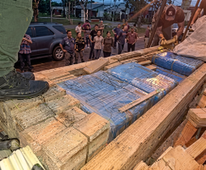 Chile Descubre un Gigantesco Cargamento de Droga Oculto en Más de Mil Toneladas de Madera